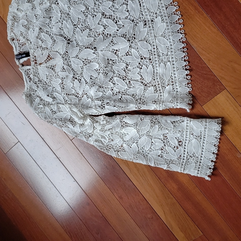 New with tag! Beautiful Detailed White Top - Picture 4 of 9